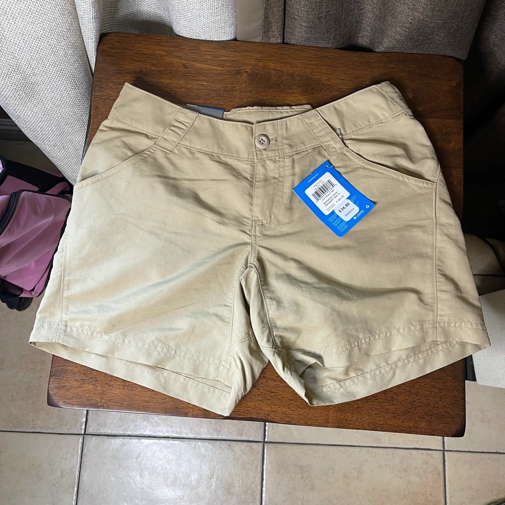 Woman’s Columbia shorts color Nude Brand new with tags in size Small ( 6 )